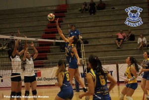 Boston-College-vs-Cerro-Navia---Voleibol-Femenino-2015-2