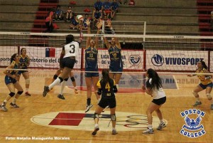 Boston-College-vs-Cerro-Navia---Voleibol-Femenino-2015